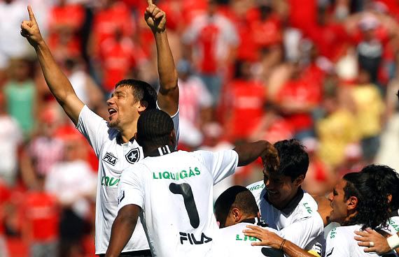 Botafogo venceu sob intenso calor em Porto Alegre