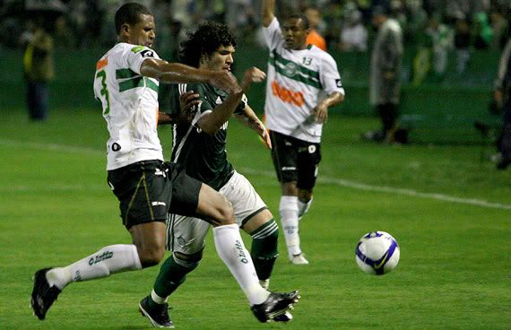 Palmeiras, de Ortigoza, perdeu em Curitiba