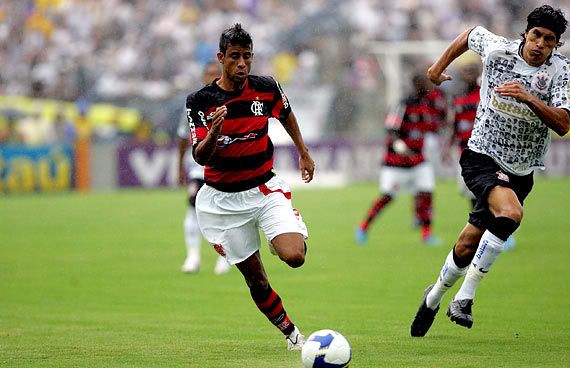 Leo Moura marcou o segundo do Flamengo