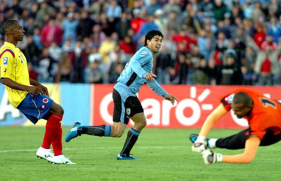 Suarez fez o primeiro do Uruguai