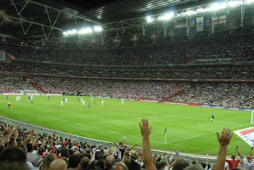 Festa em Wembley durante o jogo Inglaterra vs Croácia