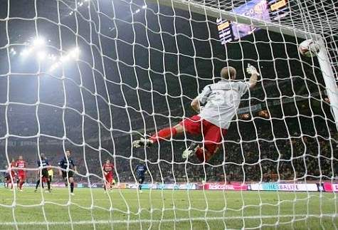 Sneijder marcava golo ao Catania