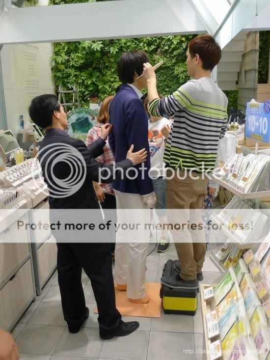 http://i758.photobucket.com/albums/xx228/drenjello/LeeMinHo/l1080925.jpg